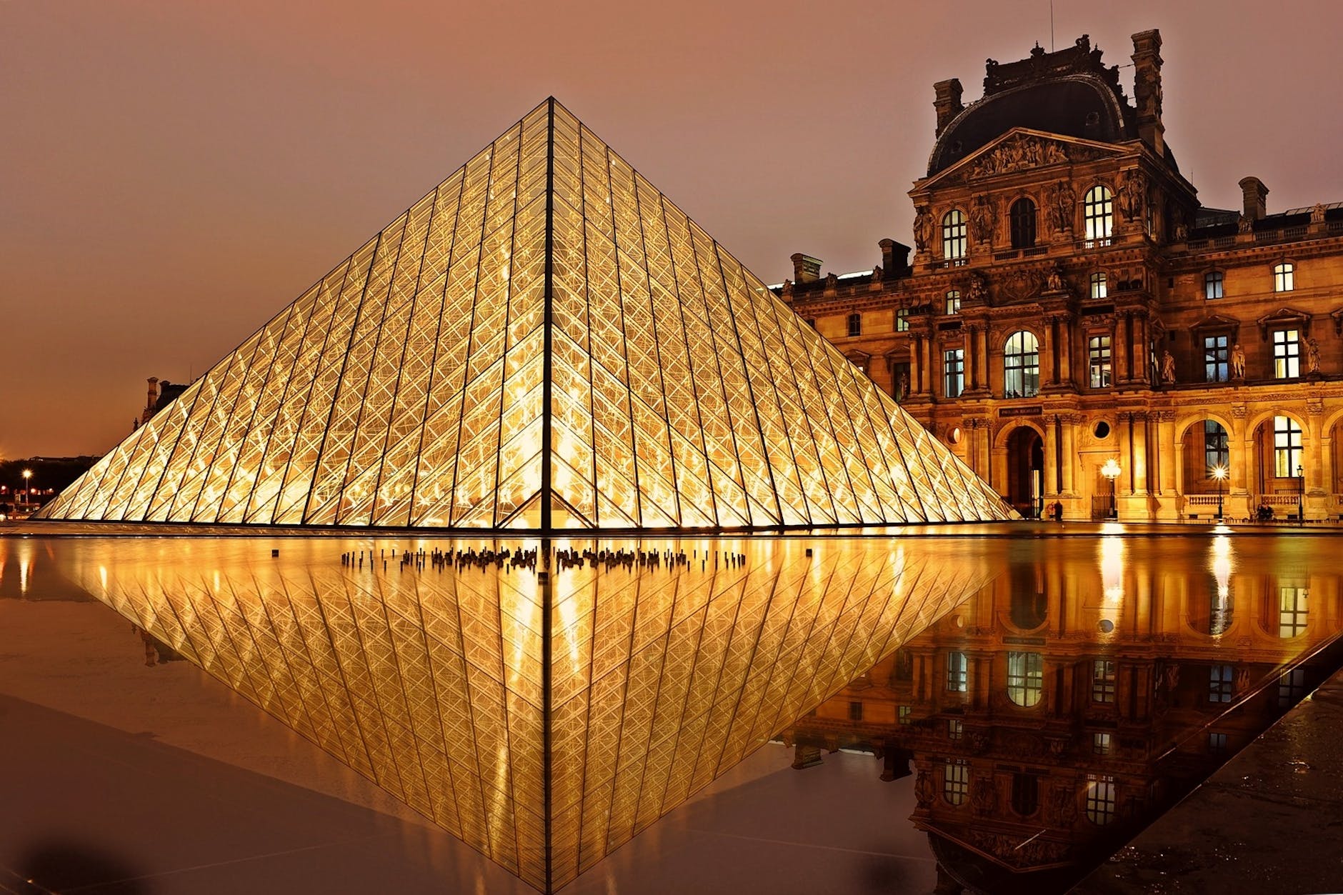 Paris Unforgettable: From the Eiffel Tower to Moulin Rouge